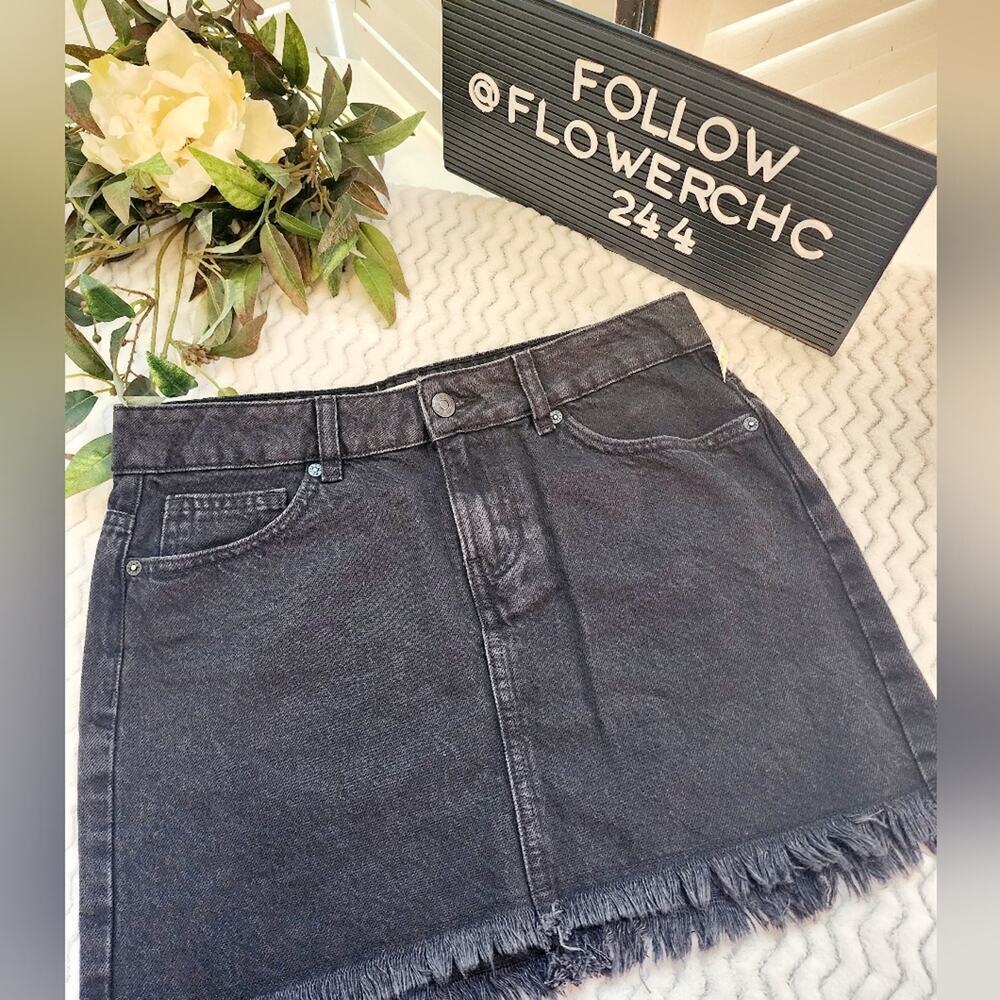 WE THE FREE RAW HEM BLACK SKIRT SIZE 6 NWOT